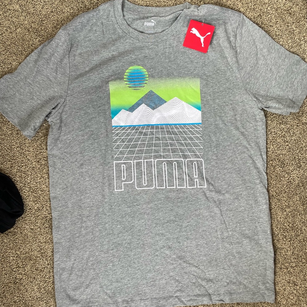 TWO!!1 PUMA Gray and Green Graphic Men's T-Shirt & 1 PUMA Black Graphic T-shirt